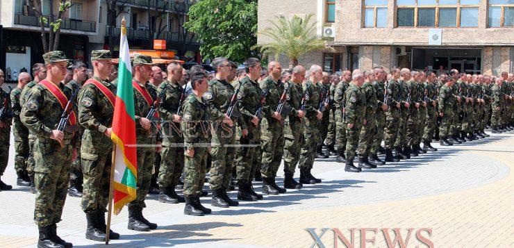 През сълзи изпратиха 160 войници на мисия в Афганистан