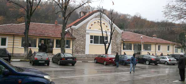В Минерални бани ще ремонтират банята по проект с община Мики