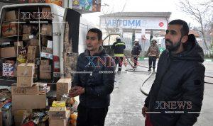 Микробус горя на бензиностанция Микробус горя на бензиностанция