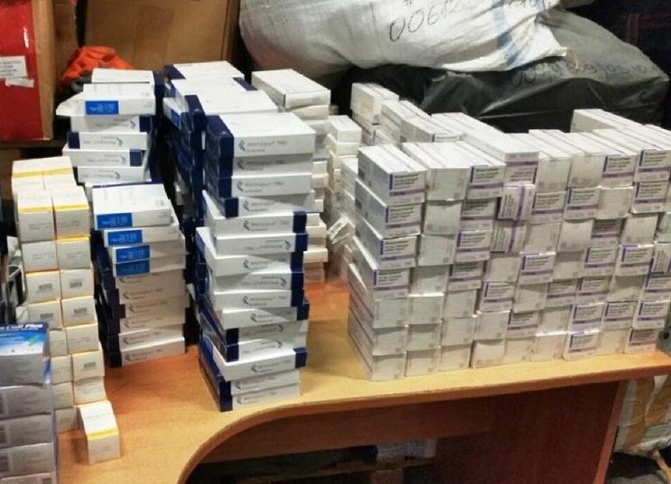 Жена се опита да пренесе анаболни стероиди Жена опита да пренесе анаболни стероиди