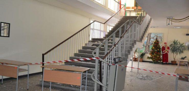 Пропука се стълбище на училище в Кърджали, евакуираха учениците