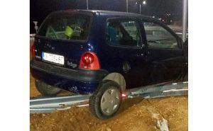 Грък събра мантинелата на кръговото до "Язаки" Грък събра мантинелата на кръговото до "Язаки"