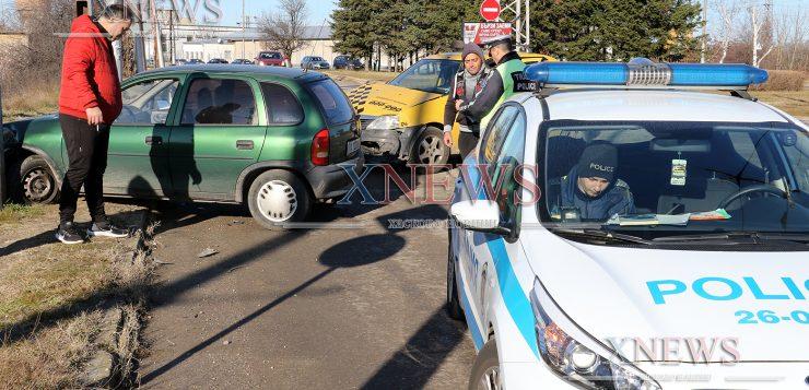 Такси и Опел катастрофираха на детелината на "Орфей"