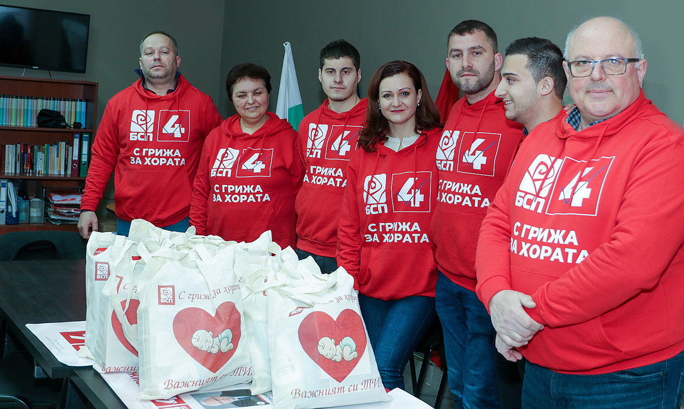 Инициативата „С грижа за майките“ в Хасково със стартов пакет за новородени