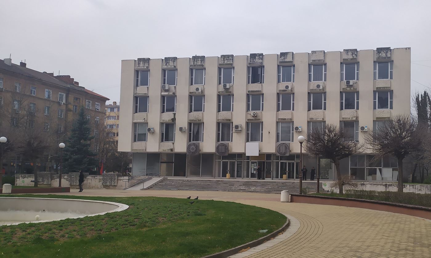 Задържаният на АМ „Марица“ за трафик на мигранти остава в ареста