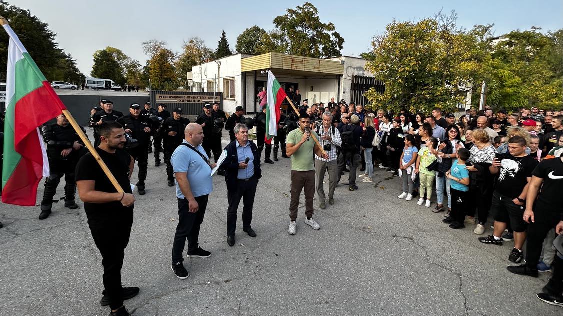 Харманлийци и рокери се вдигнаха срещу бежанците в града(ВИДЕО)