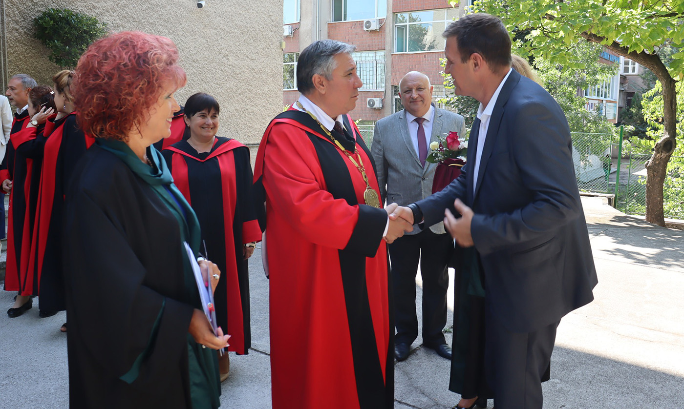 Проф. д-р Биянка Торньова: Станислав Дечев работи за младите хора в Хасково. Подкрепете го! Проф. д-р Биянка Торньова: Станислав Дечев работи за младите хора в Хасково. Подкрепете го!