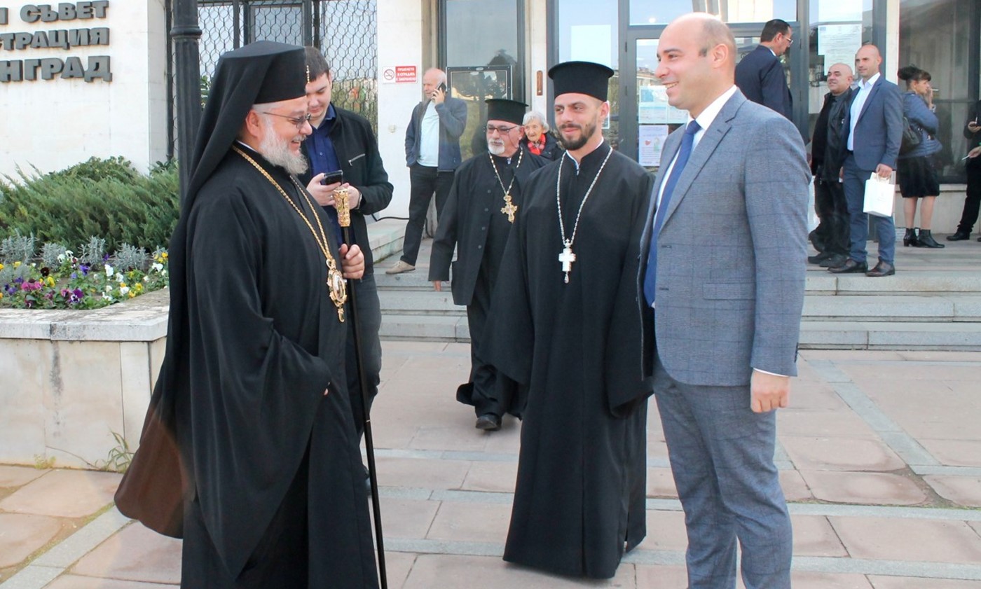 С позлатен швейцарски часовник посрещнаха кмета на Свиленград