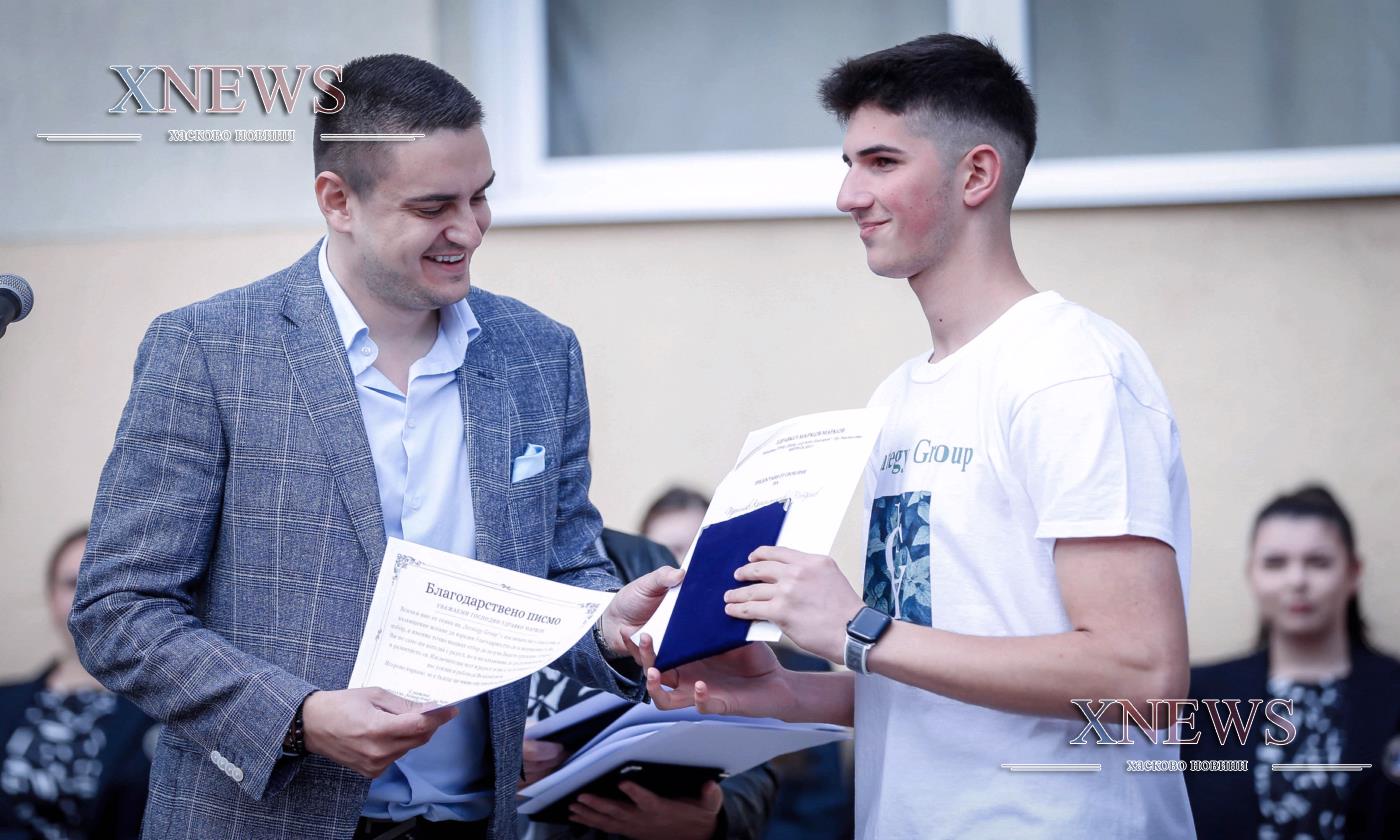 Хасково изпрати абитуриентите от випуск 2024 (видео+снимки) Хасково изпрати абитуриентите от випуск 2024 (видео+снимки)