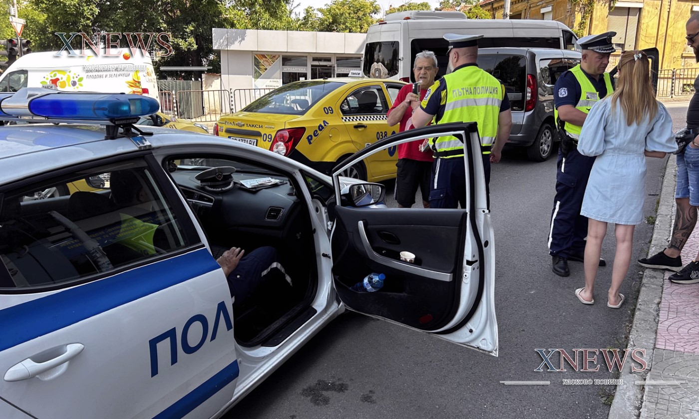 Таксиджия подпря пикап на кръстовището до пазара(ВИДЕО)