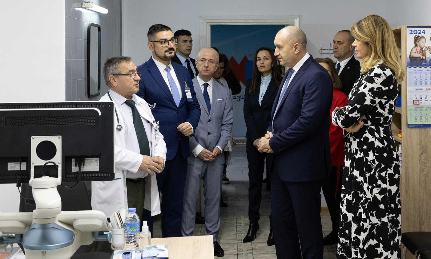 Държавният глава: Българските лекари са в основата на изграденото през годините доверие в благотворителната инициатива „Българската Коледа“ Държавният глава: Българските лекари са в основата на изграденото през годините доверие в благотворителната инициатива „Българската Коледа“