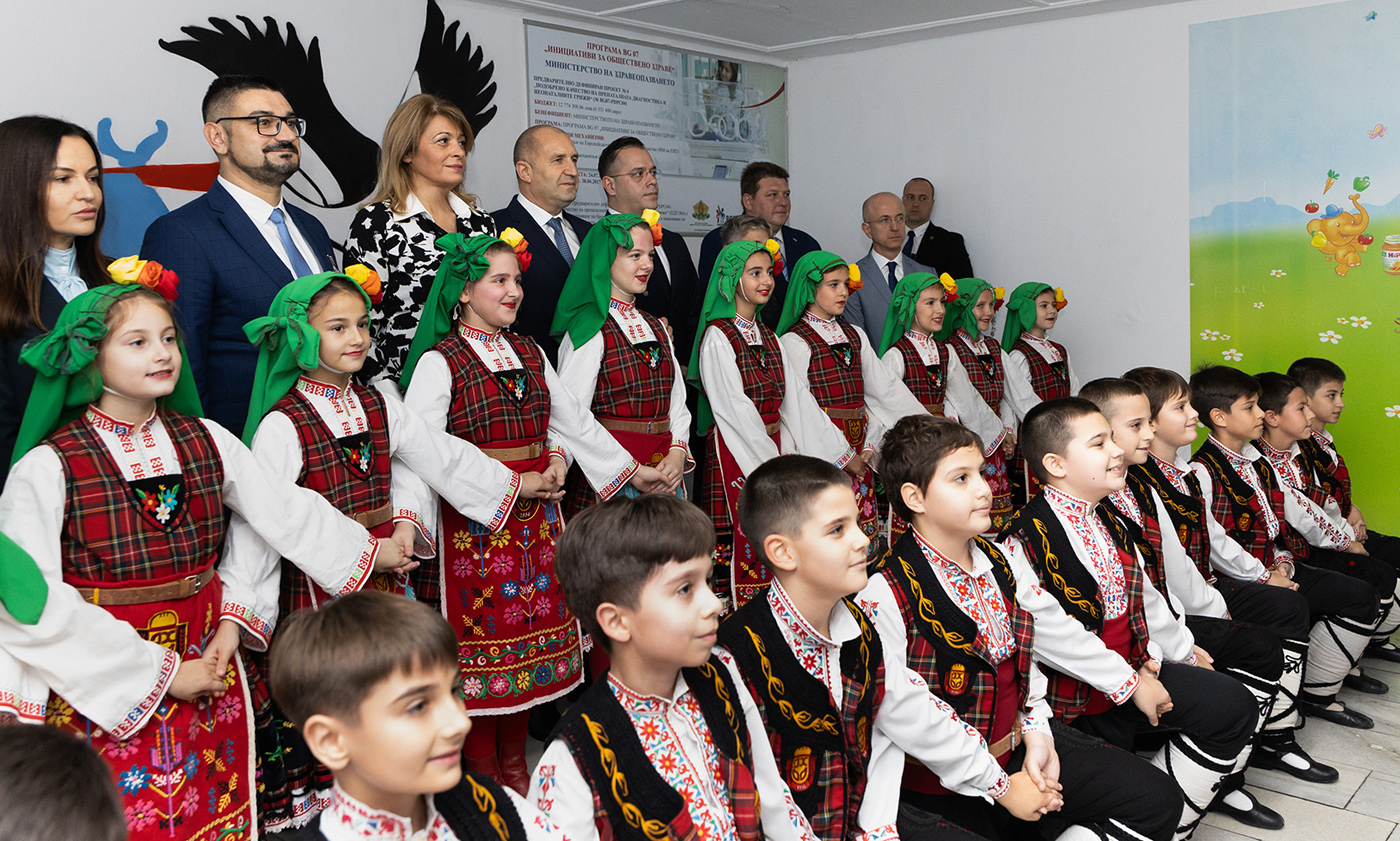 Държавният глава: Българските лекари са в основата на изграденото през годините доверие в благотворителната инициатива „Българската Коледа“ Държавният глава: Българските лекари са в основата на изграденото през годините доверие в благотворителната инициатива „Българската Коледа“