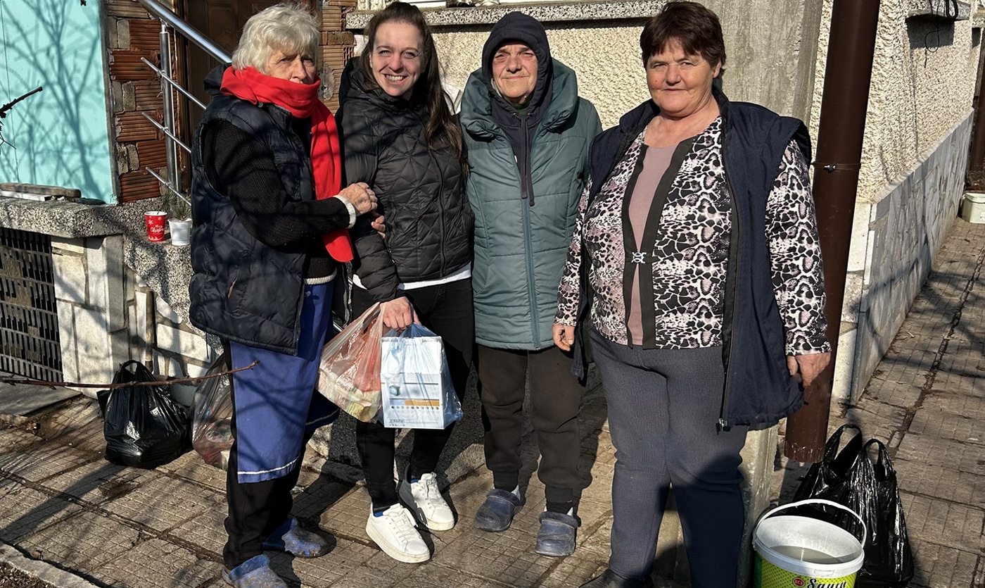 Споделената трапеза зарадва десетки семейства Споделената трапеза зарадва десетки семейства