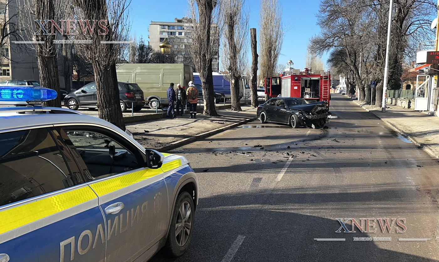 20-годишен с БМВ се блъсна в дърво на оживен булевард в Хасково(ВИДЕО) 20-годишен с БМВ се блъсна в дърво на оживен булевард в Хасково(ВИДЕО)