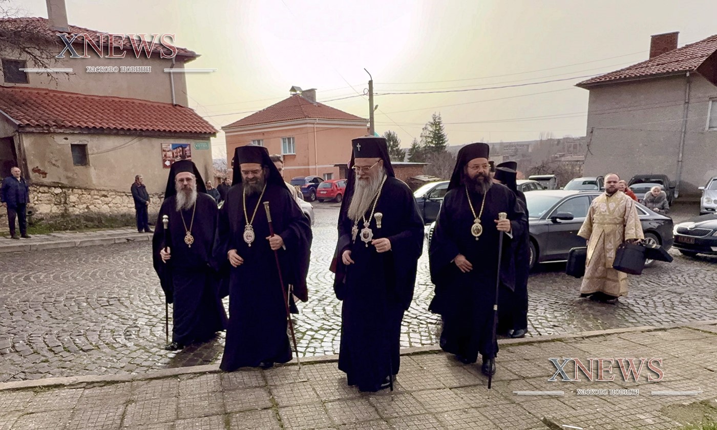 Храмът в Ивайловград отесня за Светата литургия на митрополит Николай(ВИДЕО) Храмът в Ивайловград отесня за Светата литургия на митрополит Николай(ВИДЕО)