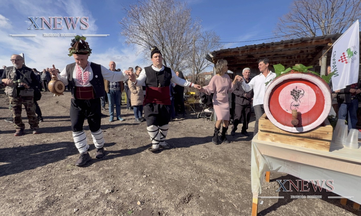 Георги Хаджитенев е новият Трифон на село Свирачи (ВИДЕО) Георги Хаджитенев е новият Трифон на село Свирачи (ВИДЕО)
