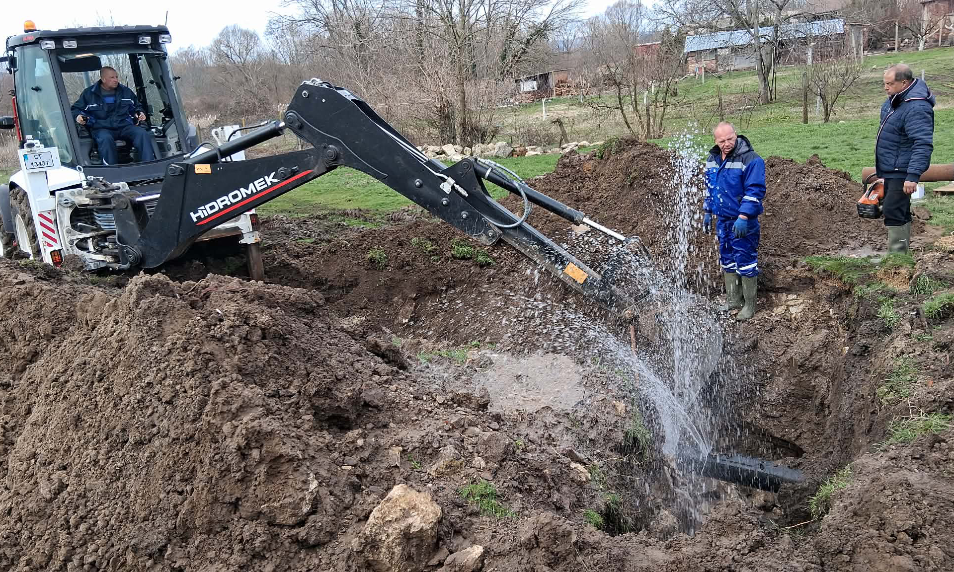 Извършват спешна реконструкция на водопроводната мрежа на село Конуш (ВИДЕО)
