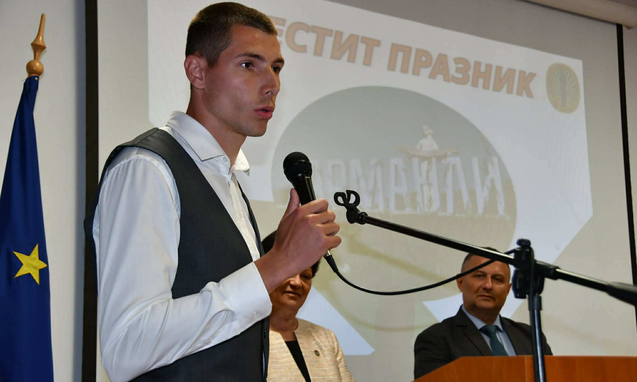 Харманли отбеляза празника си с тържествена сесия и отличи Божидар Саръбоюков Харманли отбеляза празника си с тържествена сесия и отличи Божидар Саръбоюков