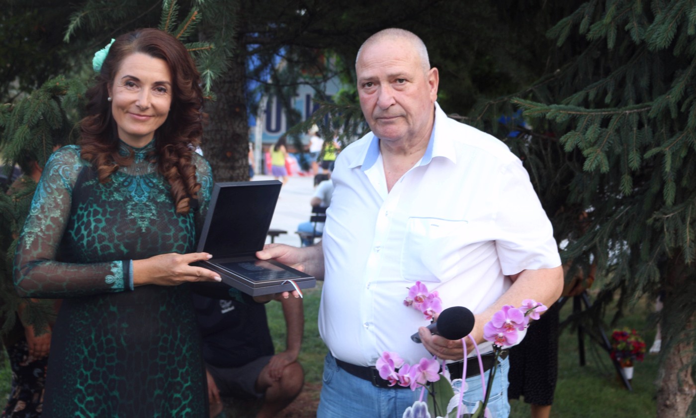 „Светове без имена“: Деца от Любимец превърнаха монтажна пяна в изкуство „Светове без имена“: Деца от Любимец превърнаха монтажна пяна в изкуство