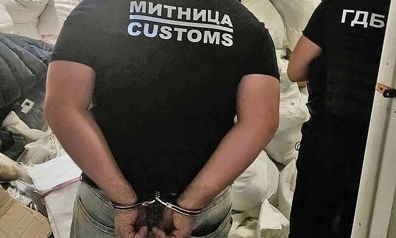 Деветима са задържани при акция на ГДБОП в Свиленград, сред тях шестима митничари