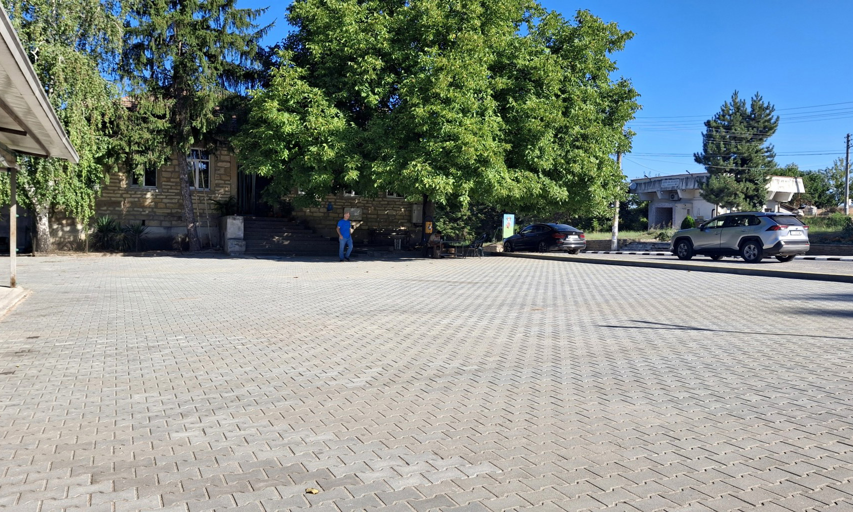 С 21 500 евро обновиха площада в село Момково