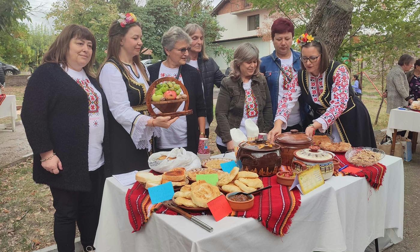 Кулинарен празник събра 13 читалища в Сталево с гозби по стари семейни рецепти