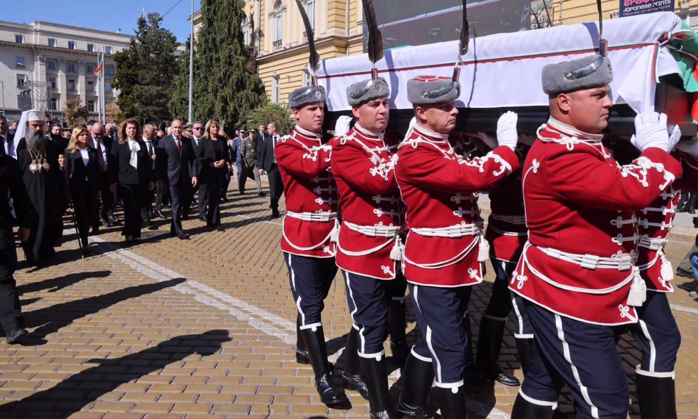 Румен Радев: Завръщането на цар Самуил в България лекува всяко съмнение в общите ни духовни сили като народ Румен Радев: Завръщането на цар Самуил в България лекува всяко съмнение в общите ни духовни сили като народ