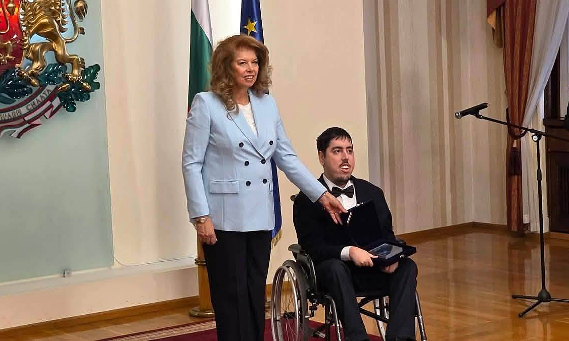 Д-р Добрик Георгиев е лауреат в президентската инициатива Награда „Джон Атанасов“ Д-р Добрик Георгиев е лауреат в президентската инициатива Награда „Джон Атанасов“