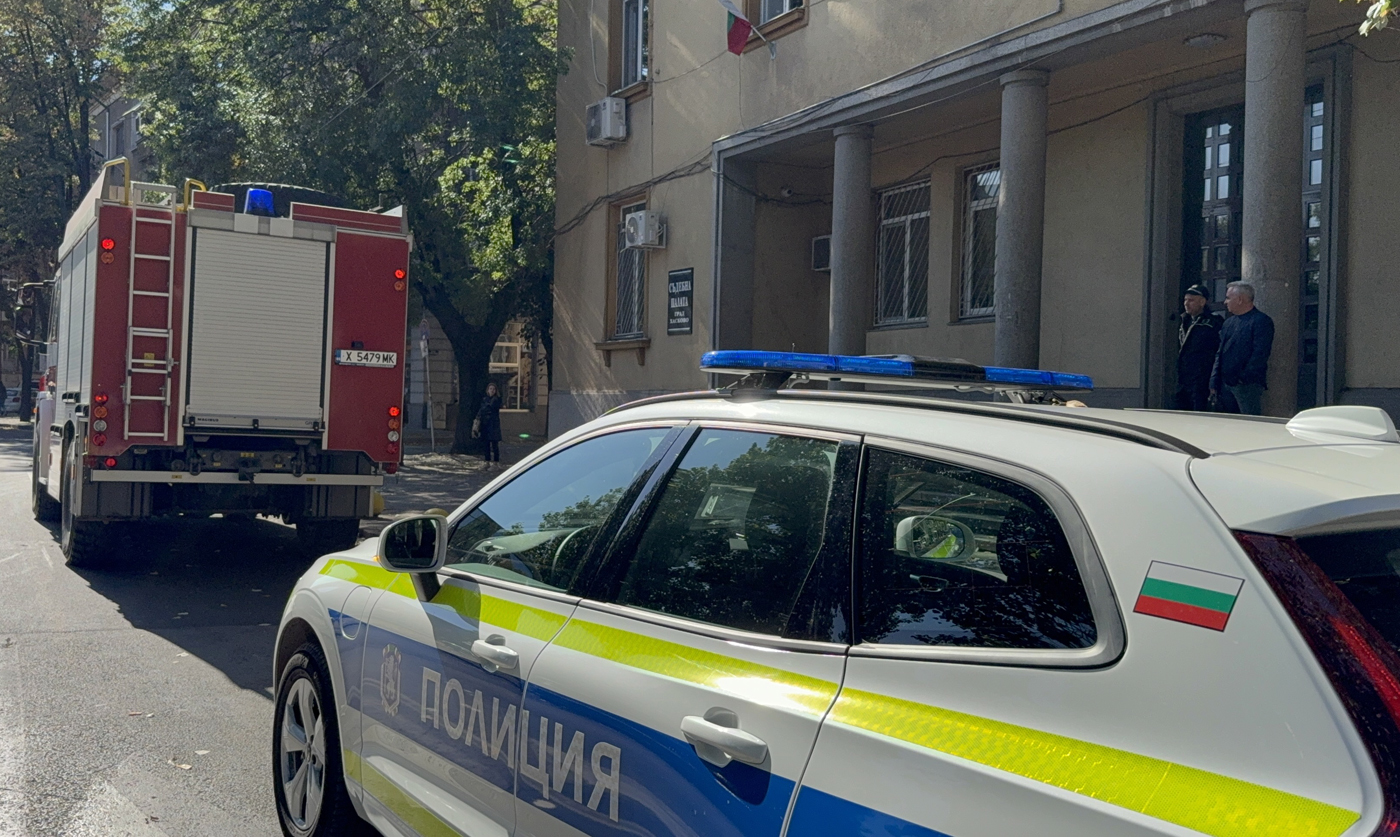 Пореден сигнал за бомба в Съдебната палата в Хасково(ВИДЕО) Пореден сигнал за бомба в Съдебната палата в Хасково(ВИДЕО)