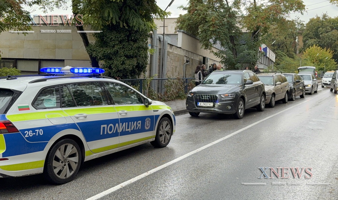 Кола пламна в движение, верижно ПТП до училище "Васил Левски" Кола пламна в движение, верижно ПТП до училище "Васил Левски"