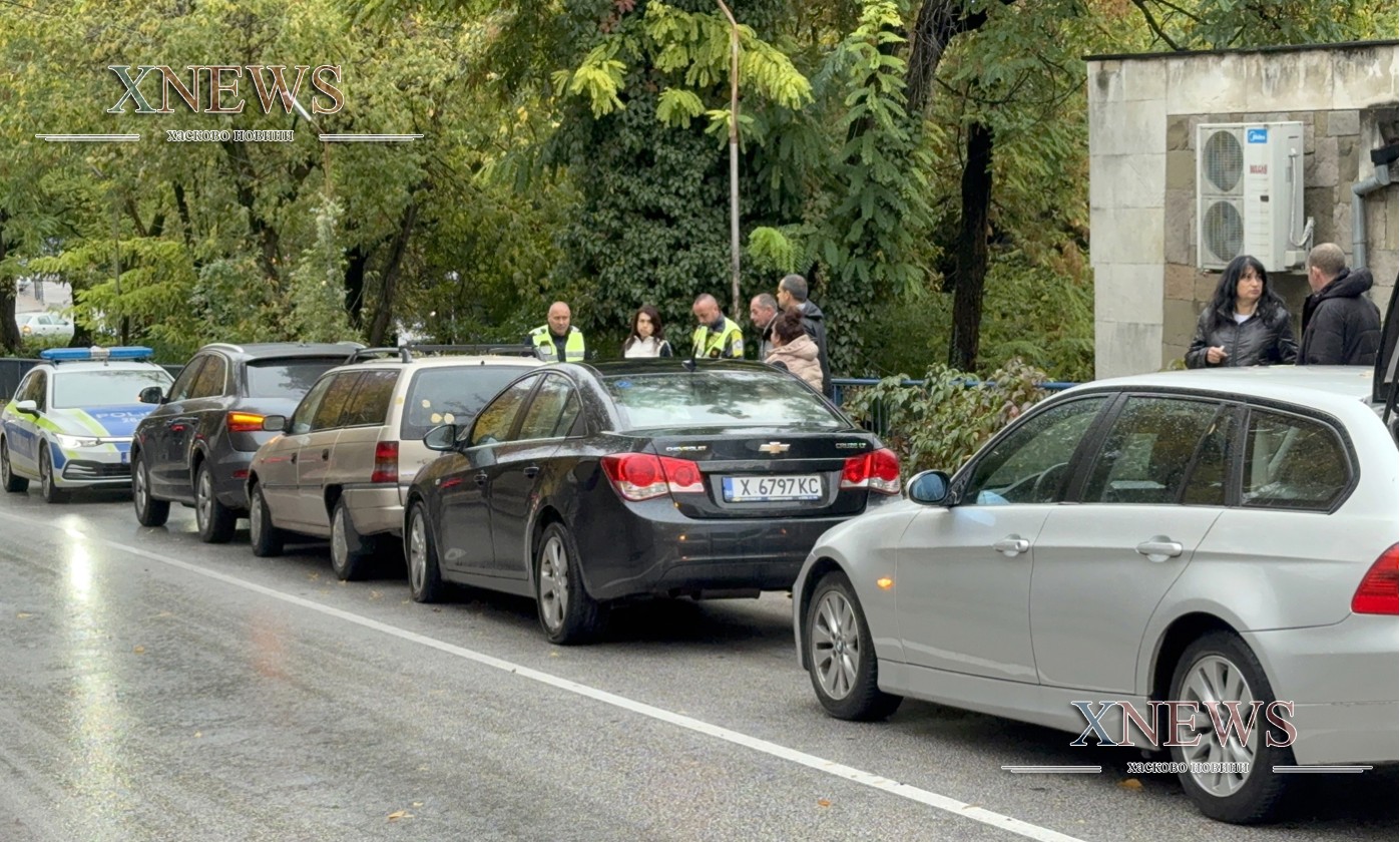 Кола пламна в движение, верижно ПТП до училище "Васил Левски" Кола пламна в движение, верижно ПТП до училище "Васил Левски"