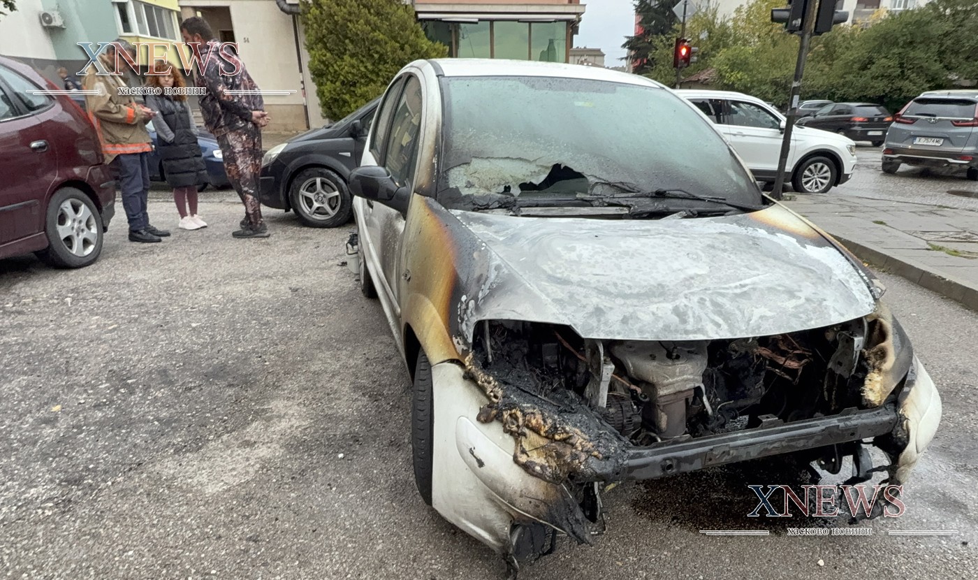Кола пламна в движение, верижно ПТП до училище "Васил Левски" Кола пламна в движение, верижно ПТП до училище "Васил Левски"
