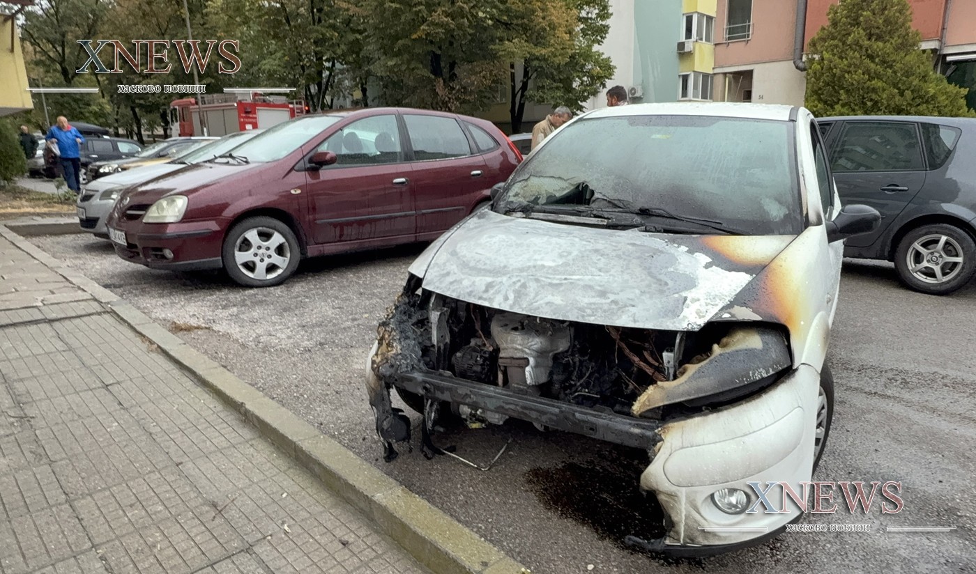 Кола пламна в движение, верижно ПТП до училище "Васил Левски" Кола пламна в движение, верижно ПТП до училище "Васил Левски"