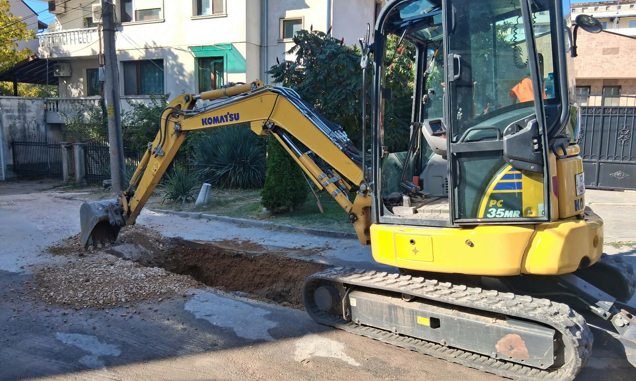 Авария остави без вода централни квартали в Хасково, аварийно се подменя бетонна тръба