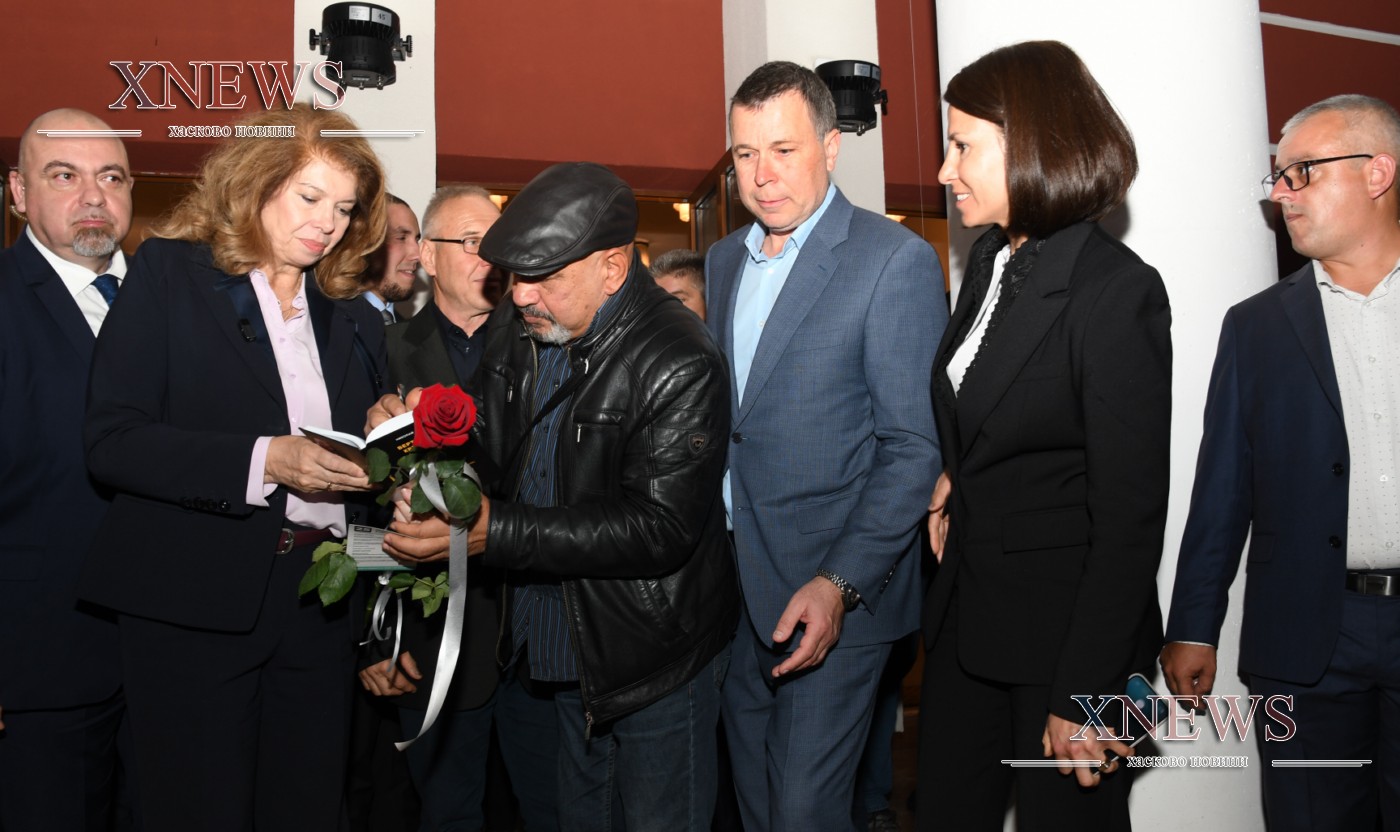 Илияна Йотова от Хасково: Най-ценно в политиката е доверието на хората – то не изисква, а се заслужава Илияна Йотова от Хасково: Най-ценно в политиката е доверието на хората – то не изисква, а се заслужава